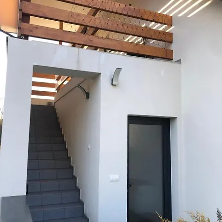 Good Times Apartment *