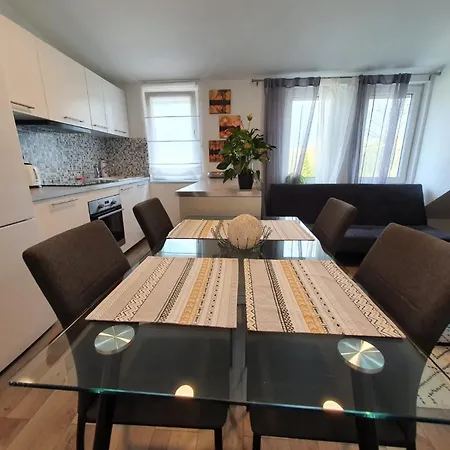 Good Times 아파트 질리나