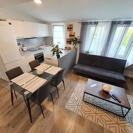 Good Times Apartment *